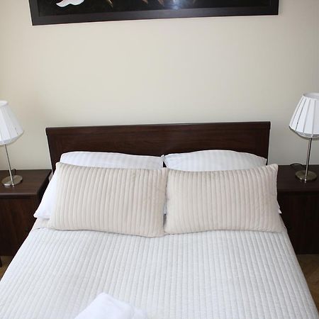 Place 4 You Apartments Krakow Bagian luar foto