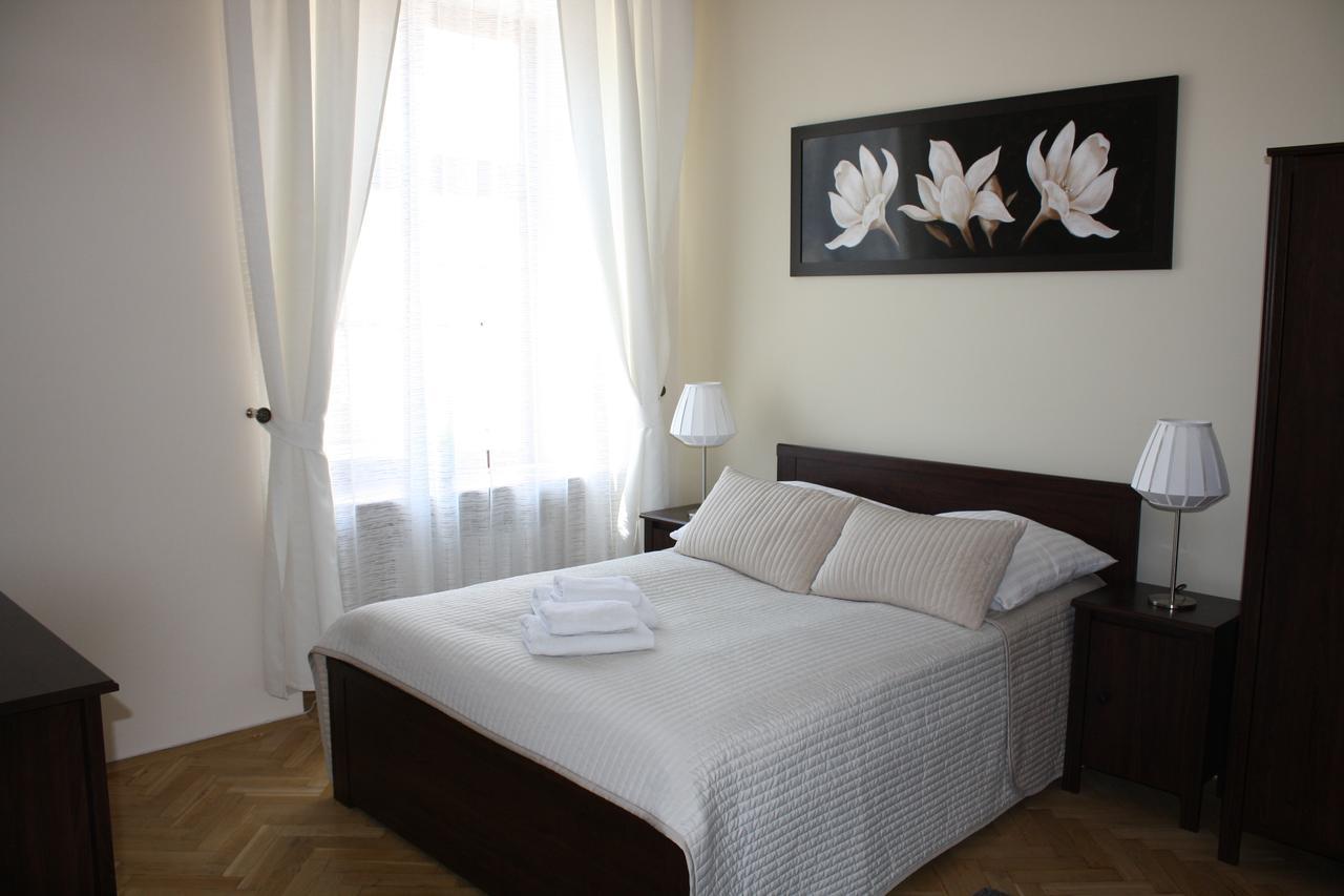 Place 4 You Apartments Krakow Bagian luar foto