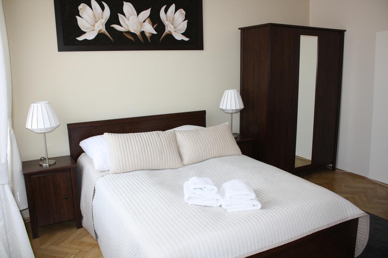 Place 4 You Apartments Krakow Bagian luar foto